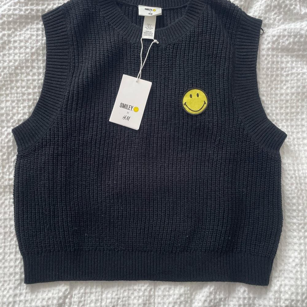 BNWT H&M BLACK SMILEY EDITION Knit Vest with Yellow Smiley